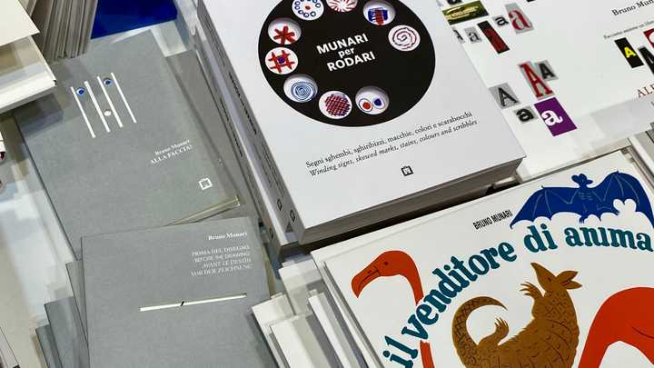 Corraini book stand